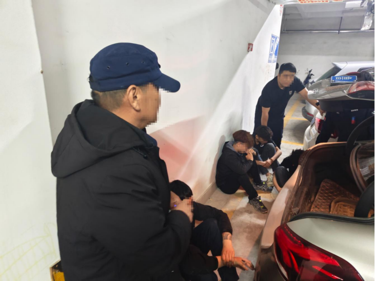 深夜巡查显警觉 警民协作擒窃贼——常春藤项目快速反应，成功抓获四名盗窃嫌疑人